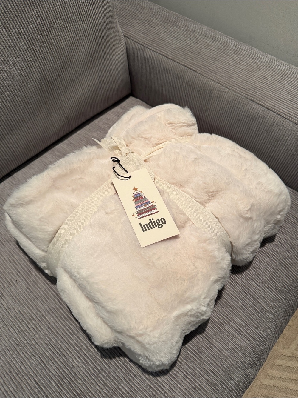 Indigo Plush Faux Fur Throw Blanket in Cream